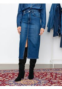 Sinsay - Jeansowa spódnica midi z rozcięciem - granatowy. Kolor: niebieski. Materiał: jeans