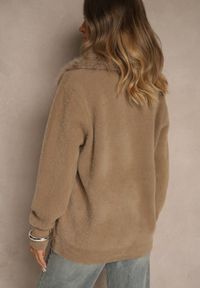 Renee - Ciemnobeżowy Zasuwany Kardigan z Wełną z Futerkowym Kołnierzem Asiste. Okazja: na co dzień. Kolor: beżowy. Materiał: wełna. Wzór: aplikacja. Styl: casual #3