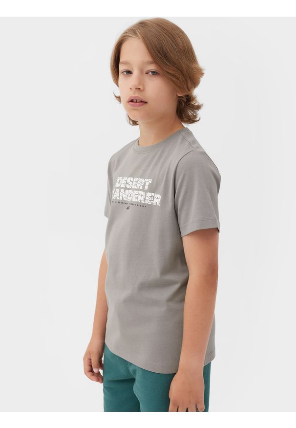 4f - T-shirt z nadrukiem chłopięcy. Kolor: beżowy. Materiał: bawełna. Wzór: nadruk