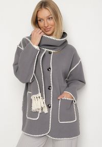 Born2be - Szara Pudełkowa Kurtka z Ozdobnymi Przeszyciami i Szalikiem Salenalia. Okazja: na co dzień. Kolor: szary. Materiał: jeans. Styl: casual, elegancki #1