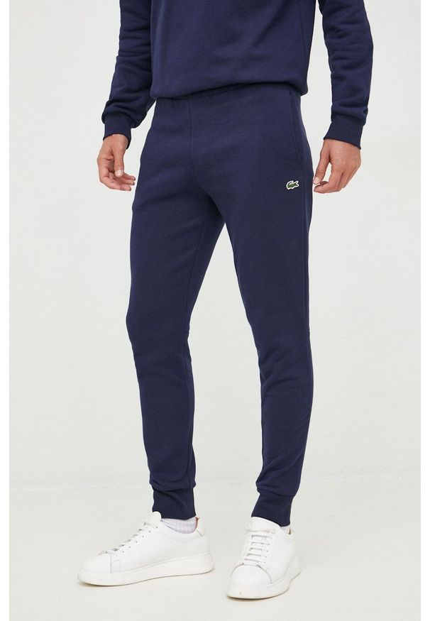 Lacoste spodnie dresowe męskie kolor granatowy gładkie XH9624-132. Kolor: niebieski. Materiał: dresówka. Wzór: gładki
