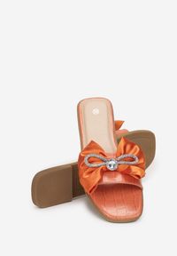 Renee - Pomarańczowe Klapki Laodiope. Nosek buta: otwarty. Kolor: pomarańczowy. Materiał: materiał. Wzór: jednolity, aplikacja. Sezon: lato. Obcas: na płaskiej podeszwie. Styl: elegancki, wizytowy #4