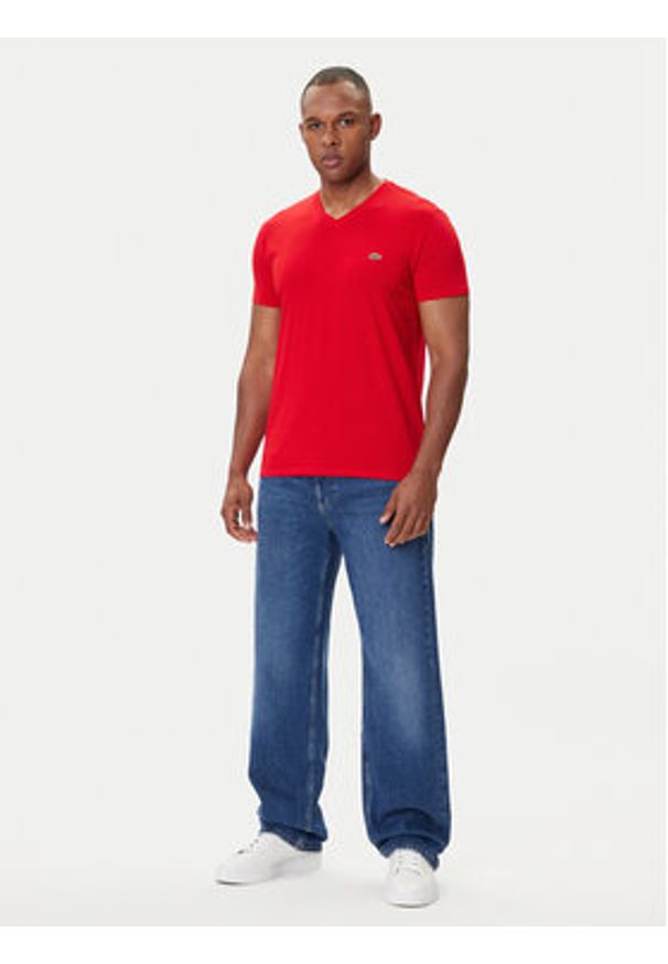 Lacoste T-Shirt TH6710 Czerwony Regular Fit. Kolor: czerwony. Materiał: bawełna