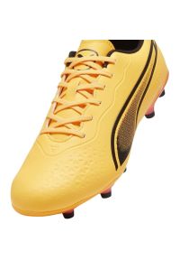 Buty piłkarskie Puma King Match FG/AG M 107570 05 pomarańczowe. Kolor: pomarańczowy. Materiał: mikrofibra, materiał. Szerokość cholewki: normalna. Sport: piłka nożna