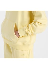Bluza damska New Balance WT51501PRC – żółta. Okazja: na co dzień. Kolor: żółty. Materiał: prążkowany, bawełna, dresówka. Wzór: napisy, ze splotem. Styl: klasyczny, casual #5