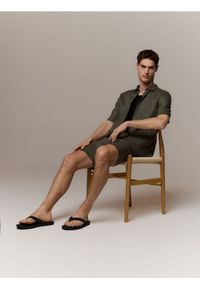 Reserved - Lniana koszula slim fit - zielony. Kolor: zielony. Materiał: len