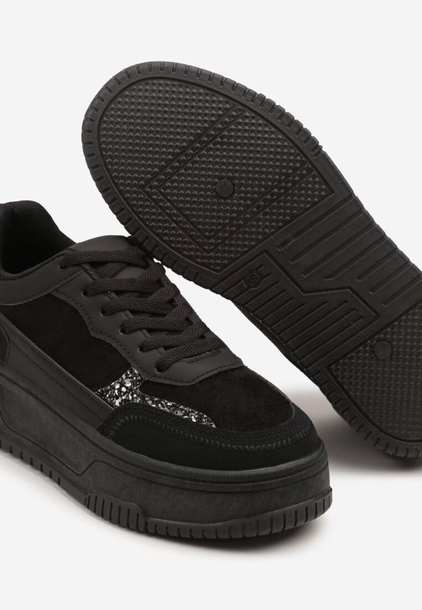 Renee - Czarne Sneakersy na Tłoczonej Platformie Ozdobione Wzorem w Panterkę Deoranae. Okazja: na co dzień. Kolor: czarny. Materiał: jeans. Wzór: aplikacja, motyw zwierzęcy. Sezon: wiosna, jesień. Obcas: na platformie