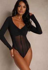 Renee - Czarne Body Vices o Fasonie Longsleeve z Dekoltem w Kształcie V Asstre. Okazja: na randkę, na co dzień. Typ kołnierza: dekolt w kształcie V. Kolor: czarny. Materiał: jeans, skóra. Długość rękawa: długi rękaw. Długość: długie. Styl: klasyczny, casual