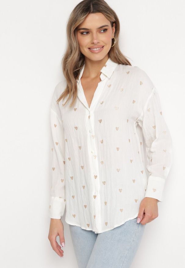 Born2be - Biała Bawełniana Koszula z Lnem o Klasycznym Fasonie Tallriel. Okazja: na co dzień. Kolor: biały. Materiał: len, bawełna. Sezon: lato. Styl: klasyczny