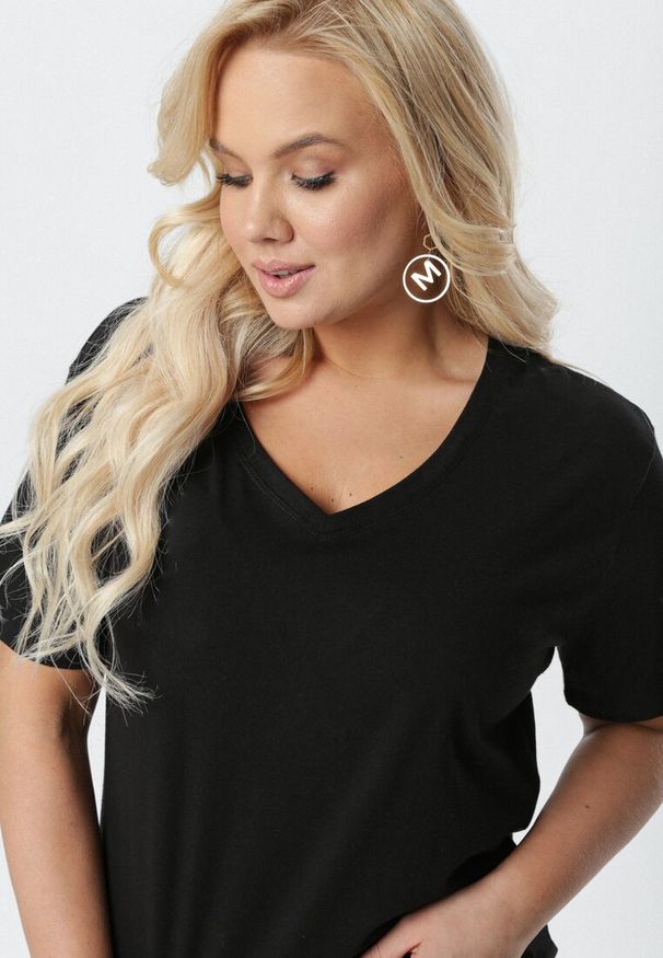 Born2be - Czarny T-shirt Genilin. Okazja: na co dzień. Typ kołnierza: dekolt w serek. Kolekcja: plus size. Kolor: czarny. Materiał: jeans. Styl: casual