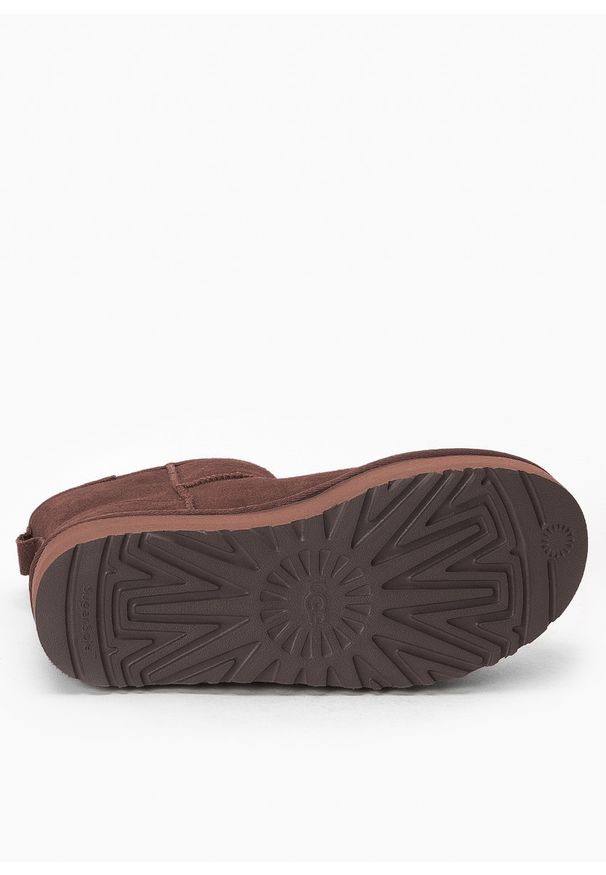 Ugg - Buty zimowe damskie brązowe UGG W CLASSIC MINI PLATFORM. Kolor: brązowy. Materiał: zamsz, skóra, poliester, wełna, lyocell. Szerokość cholewki: normalna. Wzór: aplikacja. Sezon: zima. Obcas: na platformie
