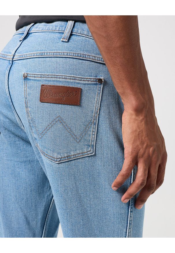 Wrangler - WRANGLER GREENSBORO MĘSKIE SPODNIE JEANSOWE JEANSY DŻINSY GOOD VIBES 112350651 W15Q016839
