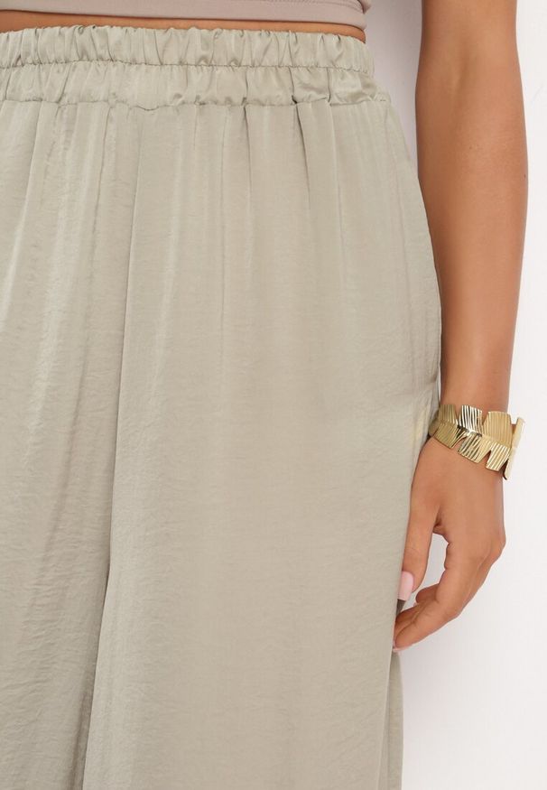 Born2be - Jasnozielone Szerokie Spodnie z Wiskozy z Wysokim Stanem Rissalie. Okazja: na co dzień. Stan: podwyższony. Kolor: beżowy. Materiał: wiskoza. Długość: długie. Styl: klasyczny, casual, elegancki