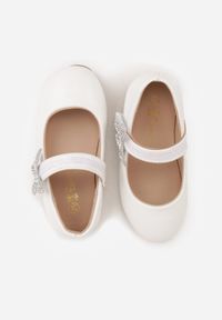 Born2be - Białe Balerinki Zapinane na Rzep z Ozdobą Motylkiem Adola. Okazja: na co dzień. Zapięcie: rzepy. Kolor: biały. Materiał: jeans. Wzór: aplikacja. Styl: casual, elegancki #2