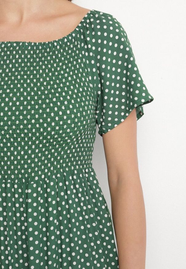 Born2be - Zielona Sukienka z Bawełny o Rozkloszowanym Kroju w Kropeczki Lisadrisa. Okazja: na imprezę, na co dzień. Kolor: zielony. Materiał: bawełna. Długość rękawa: krótki rękaw. Styl: klasyczny, casual, elegancki