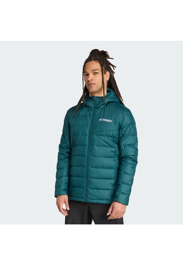 Adidas - Kurtka z kapturem Terrex Multi Light Down CLIMAWARM. Typ kołnierza: kaptur. Kolor: zielony. Materiał: puch. Technologia: ClimaWarm (Adidas). Sport: turystyka piesza