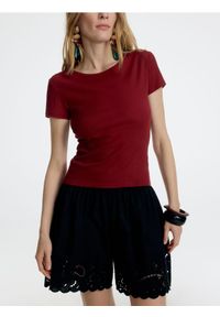 Reserved - Bawełniany t-shirt slim fit - ciemnofioletowy. Kolor: fioletowy. Materiał: bawełna