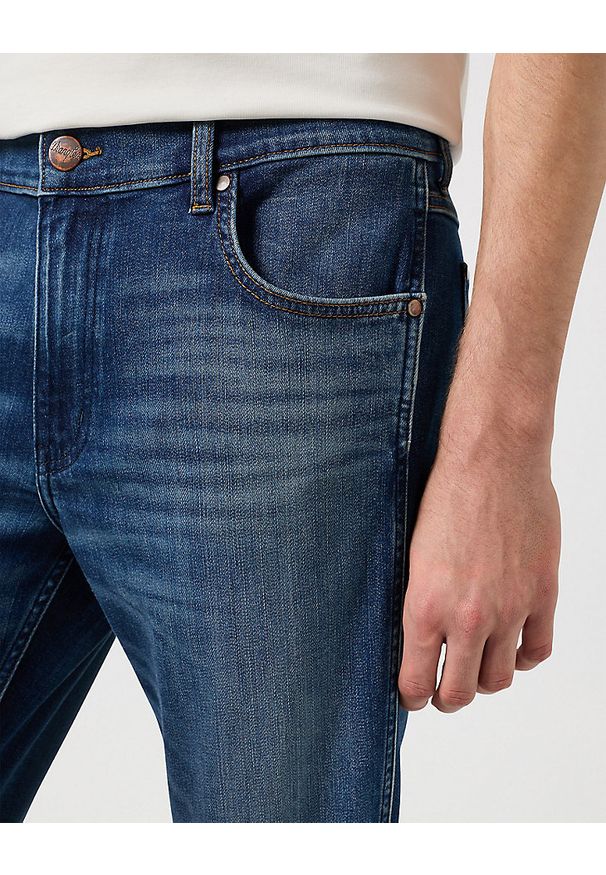 Wrangler - WRANGLER GREENSBORO MĘSKIE SPODNIE JEANSOWE JEANSY DŻINSY HARE BLUE 112350838 W15Q017969