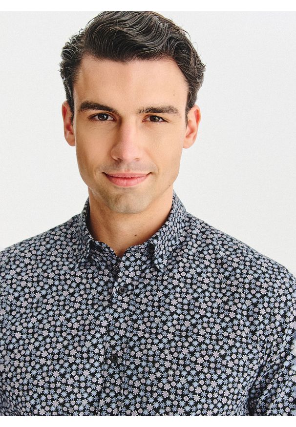 Pako Lorente - PAKO LORENTE – Czarna koszula w drobny wzór. Kolor: czarny. Materiał: bawełna. Długość rękawa: długi rękaw. Długość: długie. Wzór: kwiaty