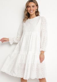 Born2be - Biała Ażurowa Rozkloszowana Sukienka z Bawełny Edilavia. Okazja: na co dzień, do pracy, na imprezę. Kolor: biały. Materiał: bawełna. Wzór: ażurowy. Sezon: lato. Styl: casual, elegancki #6