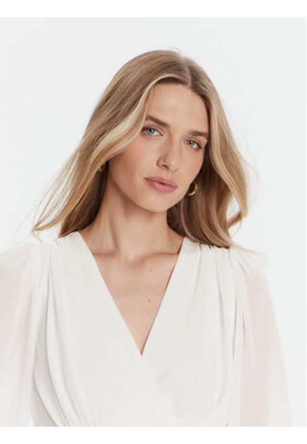 Rinascimento Bluzka CFC0126180003 Biały Regular Fit. Kolor: biały. Materiał: syntetyk