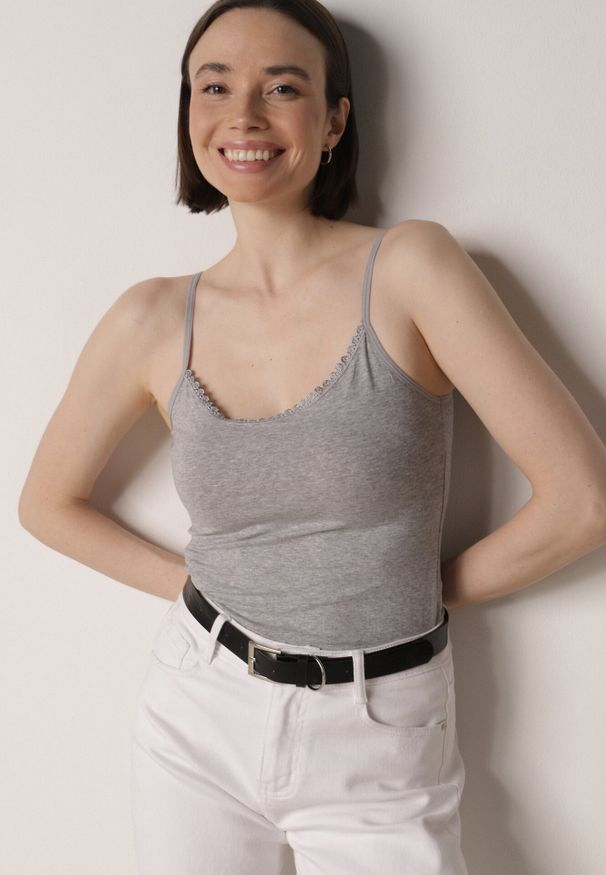 Born2be - Ciemnoszary Bieliźniany Top z Bawełny Ozdobiony Koronkową Lamówką Bervina. Okazja: na co dzień. Kolor: szary. Materiał: bawełna, koronka. Wzór: aplikacja. Styl: casual, klasyczny