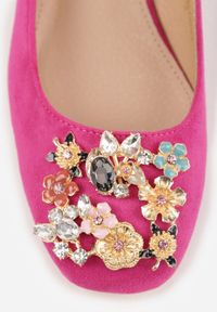 Renee - Fuksjowe Sandały Vices na Słupku Slingback ze Skórzaną Wkładką i Cyrkoniami Nimirune. Okazja: na co dzień. Zapięcie: sprzączka. Kolor: różowy. Materiał: skóra. Wzór: aplikacja. Obcas: na słupku. Styl: casual. Wysokość obcasa: średni #7