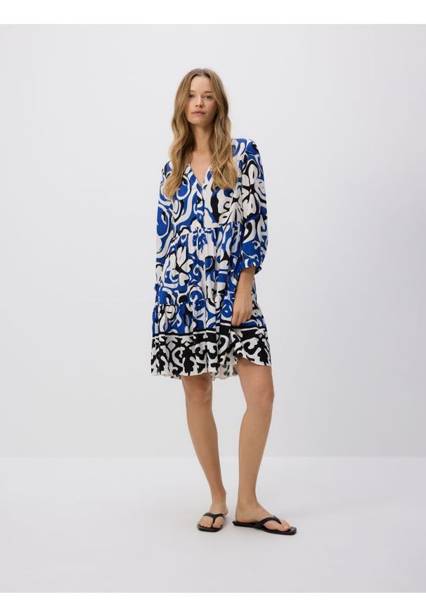 Reserved - Wzorzysta sukienka mini - niebieski. Kolor: niebieski. Materiał: wiskoza. Długość: mini