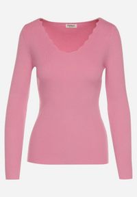 Born2be - Różowy Dopasowany Sweter z Nieregularnym Dekoltem w Serek Fenarela. Okazja: na spotkanie biznesowe, do pracy, na co dzień. Typ kołnierza: dekolt w serek. Kolor: różowy. Materiał: jeans. Styl: biznesowy, casual #6