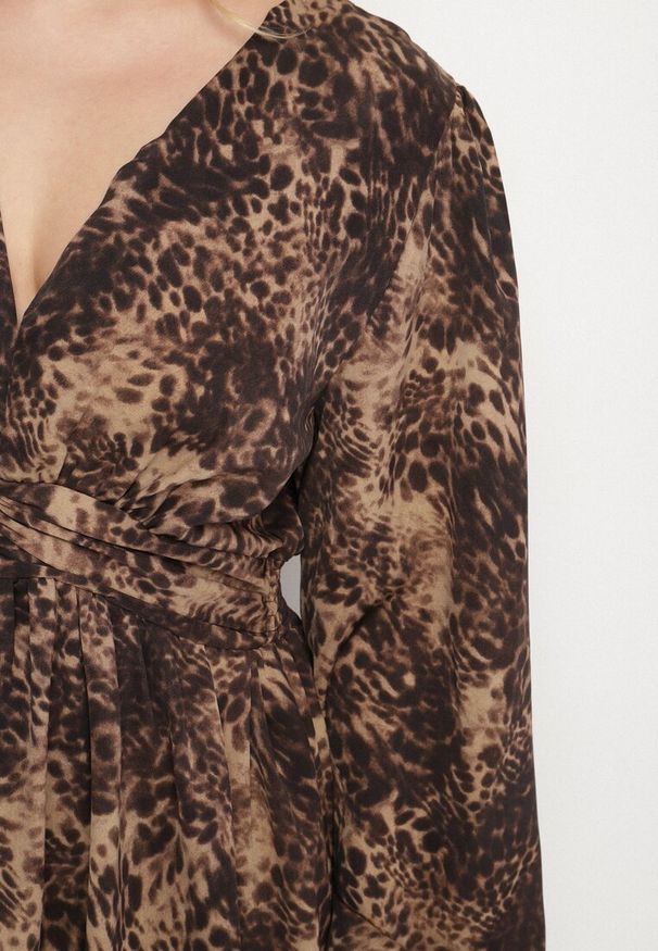 Born2be - Brązowa Sukienka o Rozkloszowanym Kroju z Bufiastymi Rękawami Salanela. Okazja: na imprezę, na co dzień. Typ kołnierza: dekolt w serek. Kolekcja: plus size. Kolor: brązowy. Sezon: lato. Typ sukienki: dla puszystych. Styl: elegancki, casual