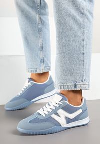 Renee - Niebieskie Sneakersy Klasyczne Tenisówki Istia. Okazja: na co dzień. Kolor: niebieski. Materiał: jeans. Wzór: aplikacja. Obcas: na obcasie. Wysokość obcasa: niski