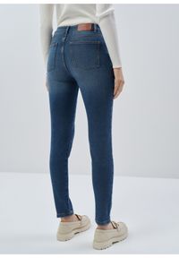 Ochnik - Granatowe spodnie jeansowe damskie. Kolor: niebieski. Materiał: bawełna. Sezon: lato, zima. Styl: klasyczny #3