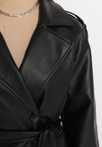 Born2be - Czarny Dwurzędowy Płaszcz Wiązany w Pasie z Kieszeniami Asella. Okazja: na co dzień. Kolor: czarny. Materiał: jeans. Styl: klasyczny, casual, elegancki #2