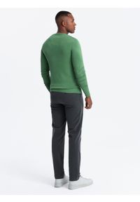Ombre Clothing - Męski sweter klasyczny z wiskozą BASIC z okrągłym dekoltem – zielony V13 - Rozmiar: XXL. Kolor: zielony. Materiał: wiskoza. Styl: klasyczny #8