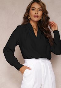Renee - Czarna Bluzka z Bufiastymi Rękawami i Trójkątnym Dekoltem Hilko. Okazja: na co dzień. Kolor: czarny. Materiał: wiskoza. Styl: elegancki, casual #3