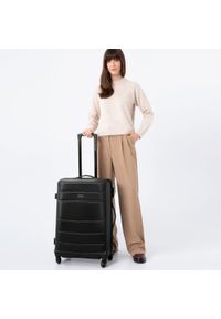 Wittchen - Średnia walizka z ABS-u żłobiona czarna. Kolor: czarny. Materiał: guma. Styl: klasyczny #9