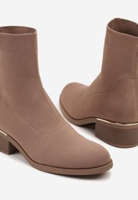 Born2be - Ciemnobeżowe Botki na Niskim Słupku ze Skarpetkową Cholewką Etaliss. Okazja: na spotkanie biznesowe, do pracy, na co dzień. Kolor: beżowy. Materiał: jeans. Szerokość cholewki: normalna. Obcas: na słupku. Styl: klasyczny, biznesowy, casual, elegancki #6