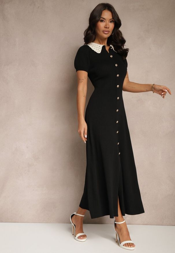 Renee - Czarna Wiskozowa Sukienka Rozkloszowana Retro z Guzikami i Kołnierzem Ardival. Okazja: na co dzień, na spacer. Kolor: czarny. Materiał: wiskoza. Wzór: aplikacja, ażurowy. Typ sukienki: proste, rozkloszowane. Styl: retro