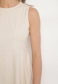 Born2be - Jasnobeżowa Rozkloszowana Sukienka Bez Rękawów z Wiskozą Noravetta. Okazja: na wesele, na co dzień, na ślub cywilny. Kolor: beżowy. Materiał: wiskoza. Długość rękawa: bez rękawów. Typ sukienki: proste. Styl: klasyczny, casual, elegancki #2