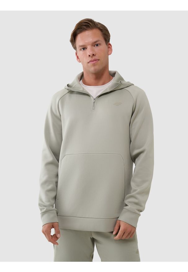 4f - 4F Bluza treningowa regular szybkoschnąca męska - khaki L. Okazja: na co dzień. Typ kołnierza: kaptur. Kolor: oliwkowy, brązowy, wielokolorowy. Długość: krótkie. Wzór: gładki, ze splotem. Materiał: dzianina, włókno, syntetyk, materiał, tkanina, elastan. Długość rękawa: raglanowy rękaw. Styl: klasyczny, sportowy, casual. Sport: fitness, bieganie