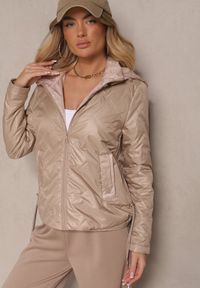 Renee - Ciemnobeżowa Kurtka z Pikowanymi Przeszyciami i Kapturem Ściągana po Bokach Nusillian. Okazja: na co dzień. Kolor: beżowy. Materiał: jeans. Styl: klasyczny, casual, elegancki #4