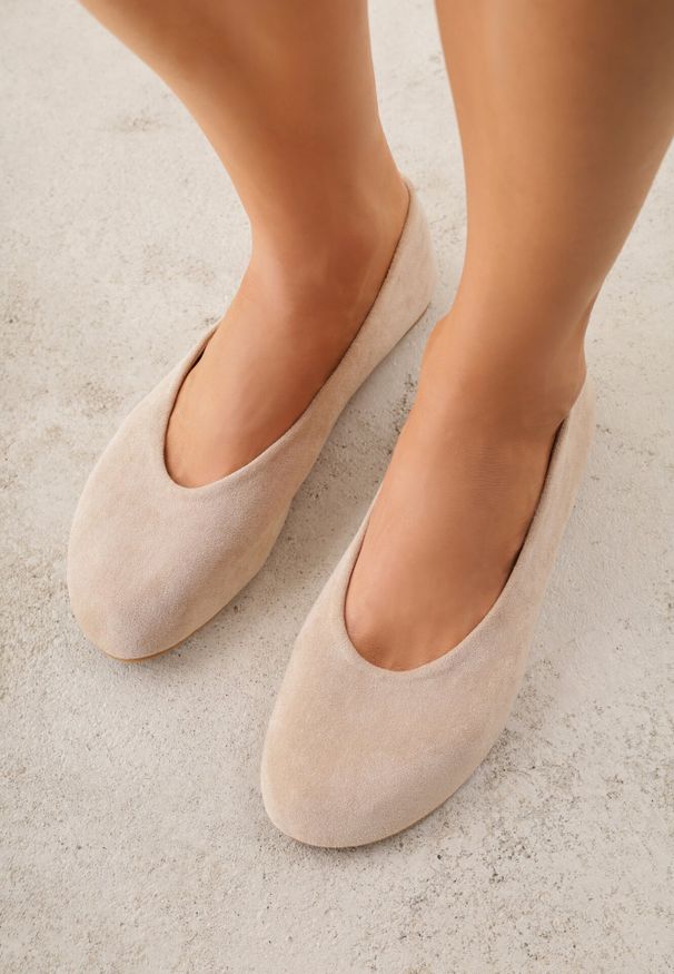 Born2be - Beżowe Casualowe Balerinki z Imitacji Zamszu Zambra. Okazja: na co dzień. Kolor: beżowy. Materiał: zamsz. Wzór: kolorowy. Sezon: lato. Styl: casual