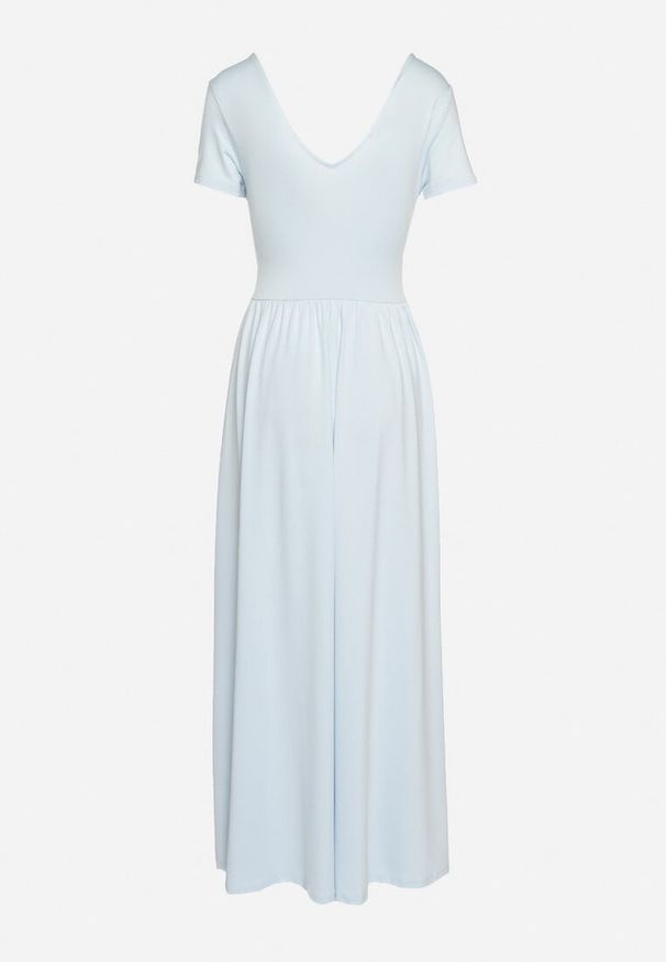 Born2be - Niebieska Rozkloszowana Sukienka Maxi z Głębokim Dekoltem z Rozcięciem Wyla. Kolor: niebieski. Długość rękawa: krótki rękaw. Sezon: wiosna, lato. Długość: maxi