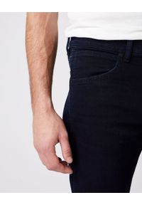 Wrangler - WRANGLER GREENSBORO MĘSKIE SPODNIE JEANSOWE BLACK BACK W15QQC77D 112127042