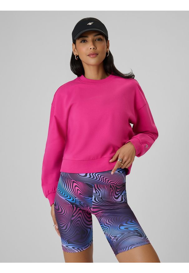 4f - 4F Bluza dresowa regular bez kaptura damska - różowa M. Okazja: na co dzień. Typ kołnierza: bez kaptura. Kolor: różowy. Materiał: dresówka. Styl: casual, klasyczny