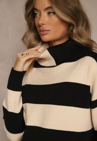 Renee - Czarno-Beżowy Golf w Geometryczny Wzór w Paski Rallessia. Okazja: na co dzień. Typ kołnierza: golf. Kolor: czarny. Materiał: satyna, jeans. Wzór: geometria, paski. Styl: casual, elegancki #5