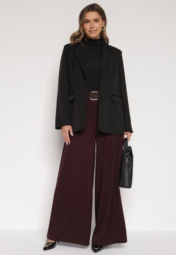 Born2be - Bordowe Bawełniane Szerokie Spodnie Garniturowe z Wysokim Stanem i Paskiem Tusamia. Okazja: na co dzień, na spotkanie biznesowe. Stan: podwyższony. Kolor: czerwony. Materiał: bawełna. Styl: klasyczny, casual, elegancki, biznesowy