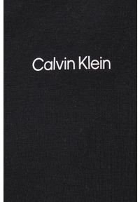 Calvin Klein bluza męska kolor czarny z kapturem gładka. Okazja: na co dzień. Typ kołnierza: kaptur. Kolor: czarny. Materiał: dzianina. Wzór: gładki. Styl: casual #3