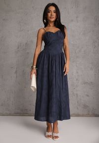 Renee - Granatowa Rozkloszowana Sukienka z Bawełny na Ramiączka Zdobiona Haftem Adozaphaura. Okazja: na co dzień, na randkę, na imprezę. Typ kołnierza: dekolt gorset. Kolor: niebieski. Wzór: aplikacja, haft. Typ sukienki: rozkloszowane, gorsetowe. Materiał: bawełna. Długość rękawa: na ramiączkach. Sezon: lato. Styl: casual #2