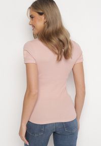 Born2be - Różowy T-shirt Jocela. Okazja: na co dzień. Kolor: różowy. Materiał: jeans, bawełna, dzianina, prążkowany. Długość rękawa: krótki rękaw. Długość: krótkie. Wzór: gładki. Styl: casual, klasyczny #2